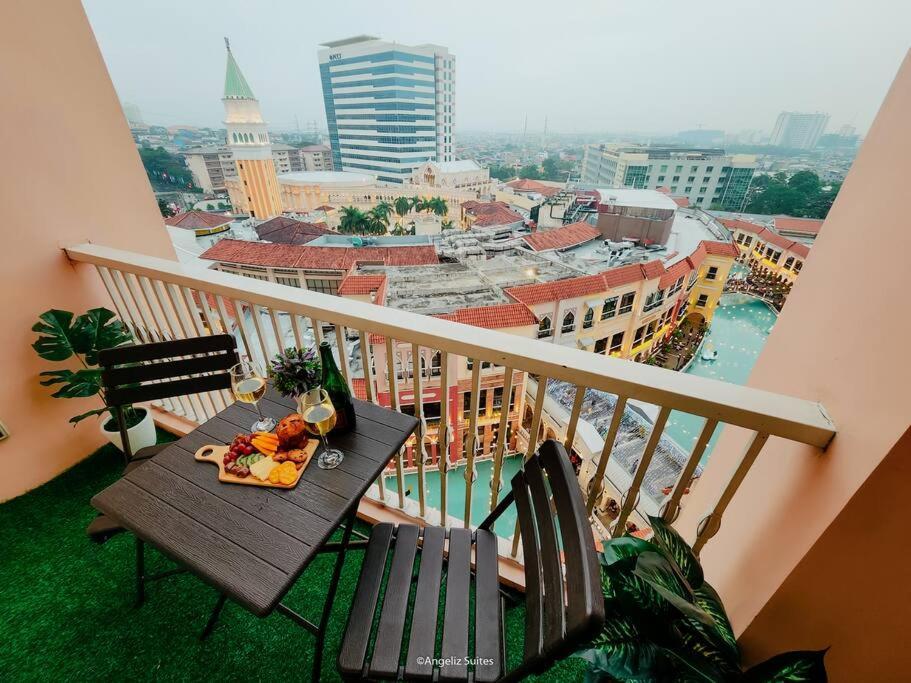 New Modern Venice Best View And Balcony, Fast Wifi At Mckinley Hill 1Br Interconnected To Venice Grand Canal Mall Manila Exterior photo